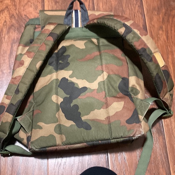 Herschel Large Army Pattern Backpack - Picture 2 of 5